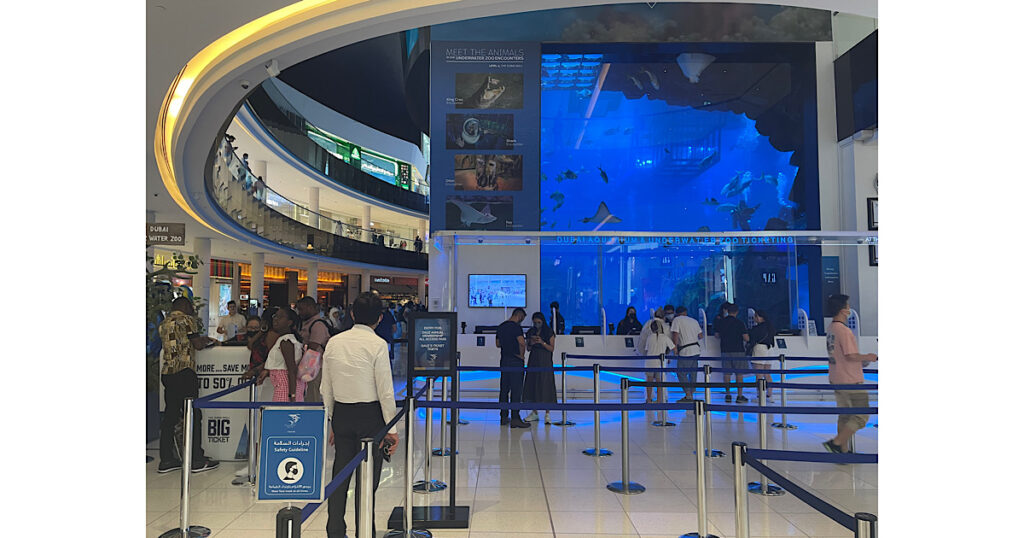 ドバイ　ショッピングモール　水族館