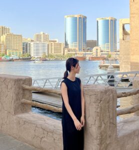 【ドバイ服装 女性編】どんな服装をすればいい？シーン別にお答え | Marie Blog.